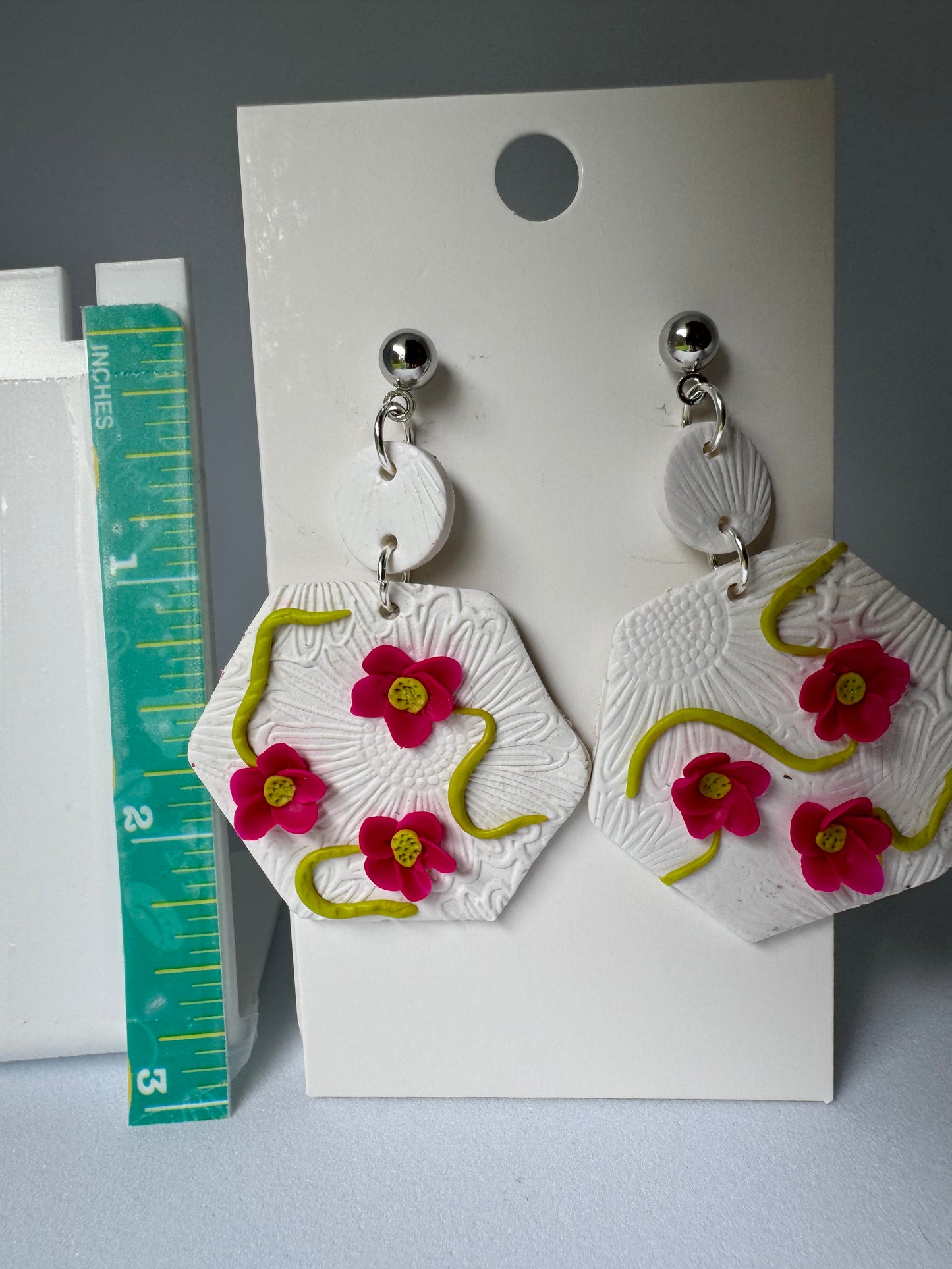3D Floral Earrings: Hexagon