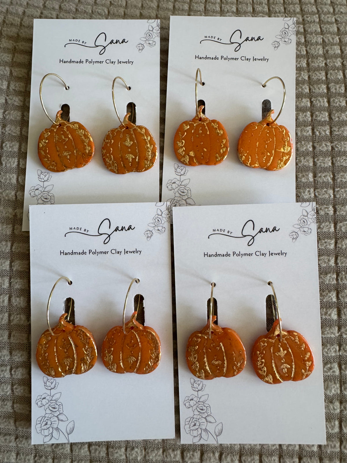 Halloween: Large Gold Pumpkins