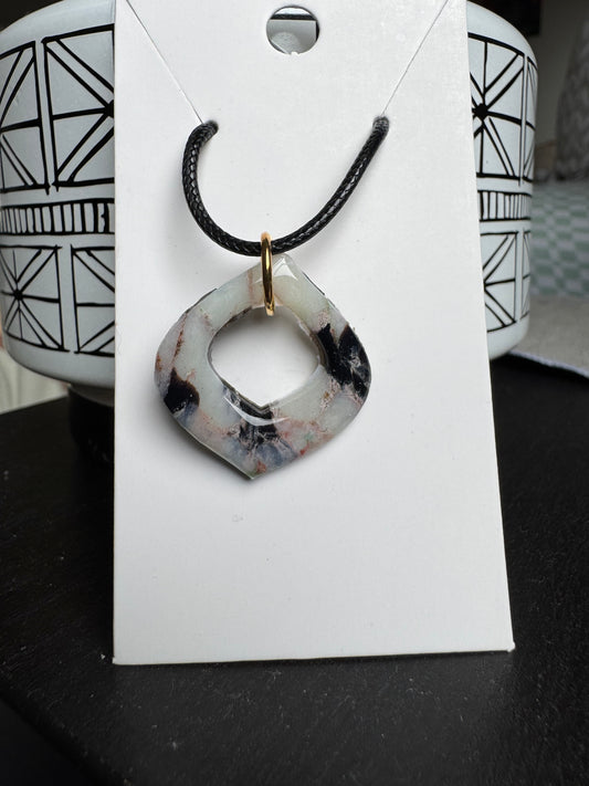 Salt and Pepper Necklace: Oval