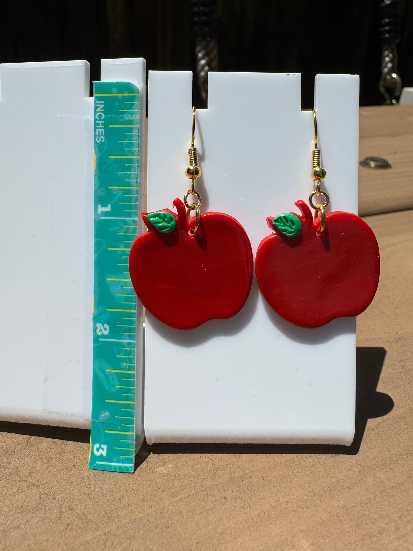 Time for School: Large Apple